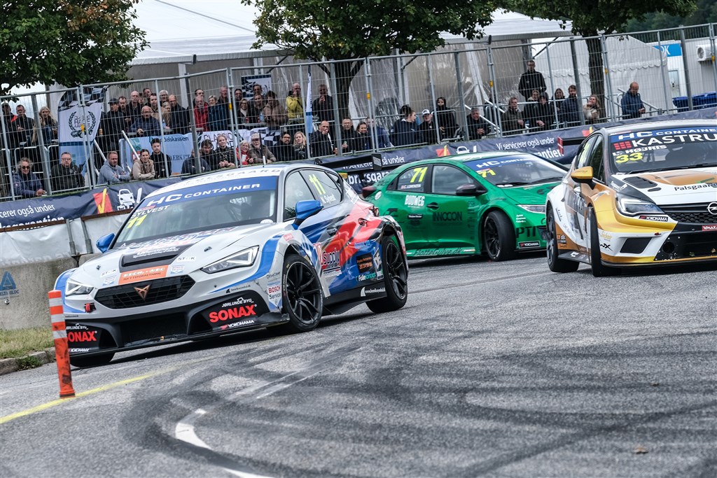 LM Racing endte med at parkere begge biler i finalen i Aarhus, da også Nicolai Sylvests #11 var for skadet til at køre videre.